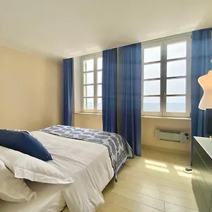 Casaviva - Beachfront Trilo With Parking In , Camogli Italy